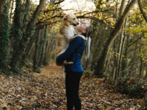 Explorando Trilhas e Natureza com Seu Pet: Cuidados e Equipamentos Necessários